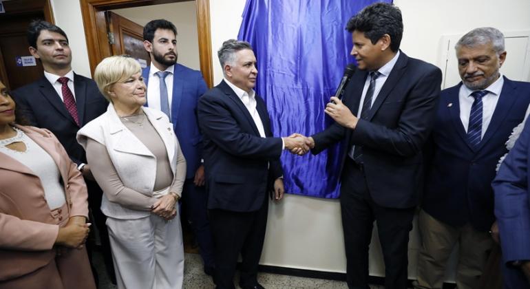 Álvaro Damião toma posse na diretoria da Frente Mineira de Prefeitos e homenageia Fuad Noman