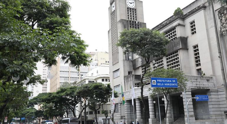 Prefeitura de Belo Horizonte propõe reajuste de 2,49% e novos valores para vale-refeição