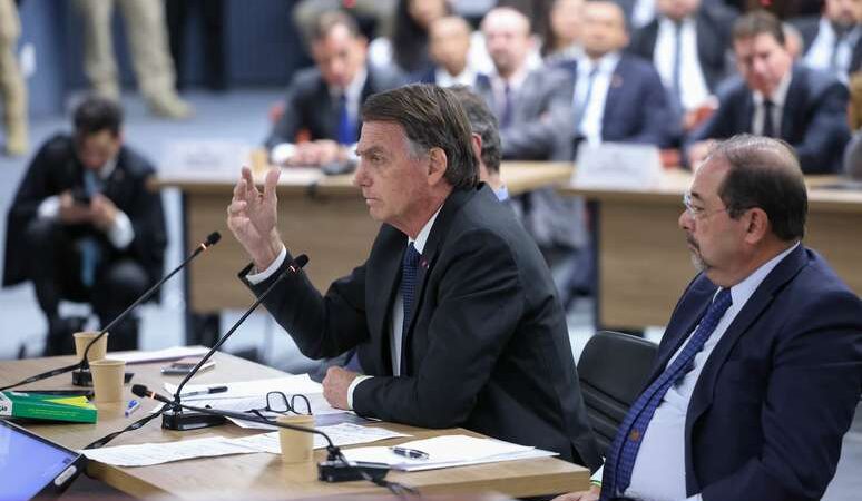 Bolsonaro define como “malucos” os apoiadores de intervenção militar