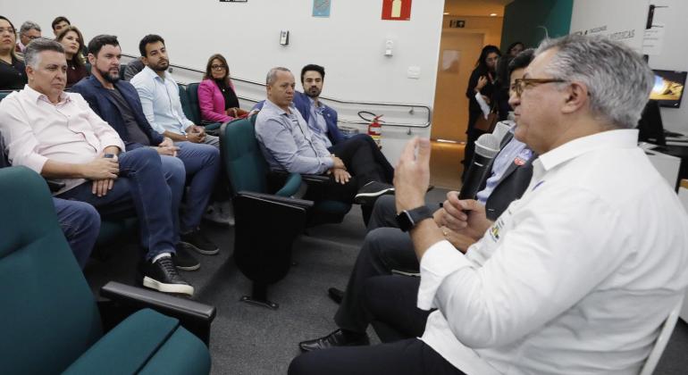 Prefeito Álvaro Damião reforça pedido de mais investimentos federais em saúde durante encontro com ministro Alexandre Padilha