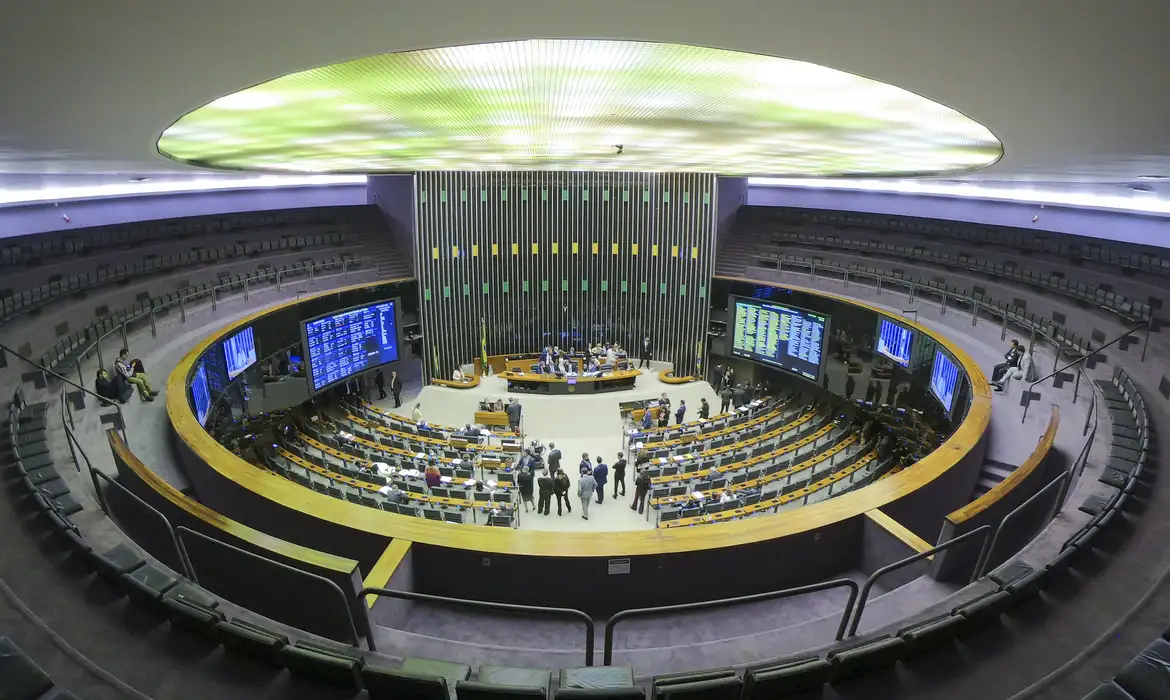 Câmara deve votar projeto que cria regras para proteção de crianças na internet nesta quarta-feira (20)