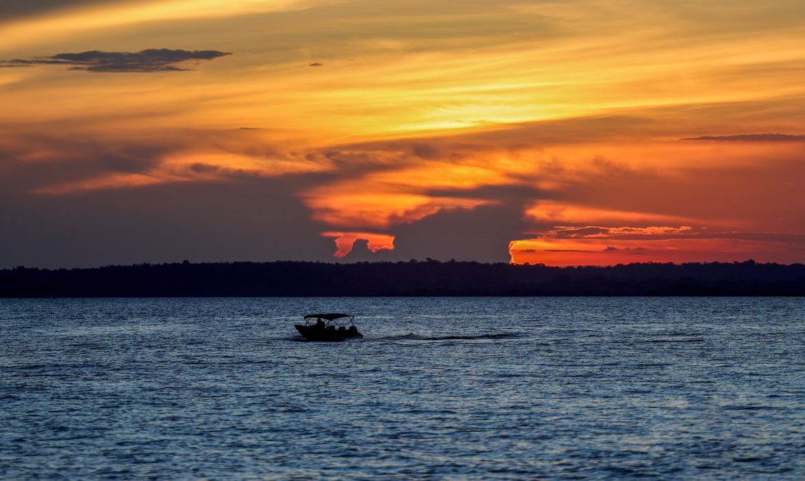 Lula garante hospedagem para COP30 e relata preferência por dormir em barco durante evento