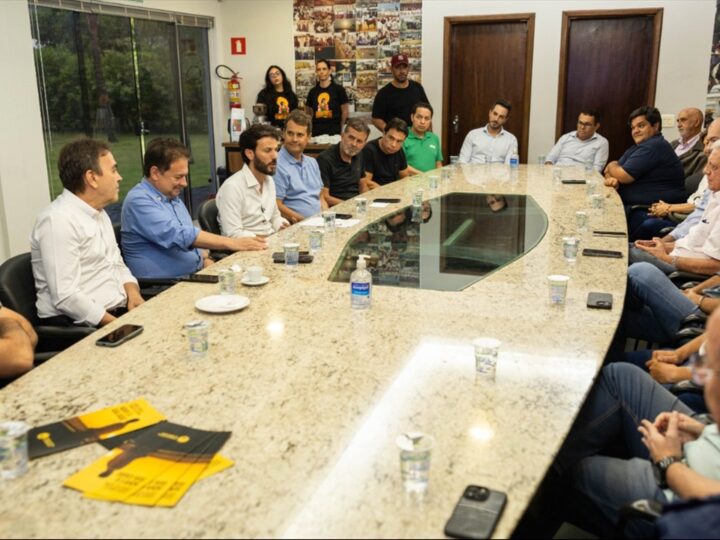 Governo de Minas debate com empresários futuro do setor produtivo no Triângulo