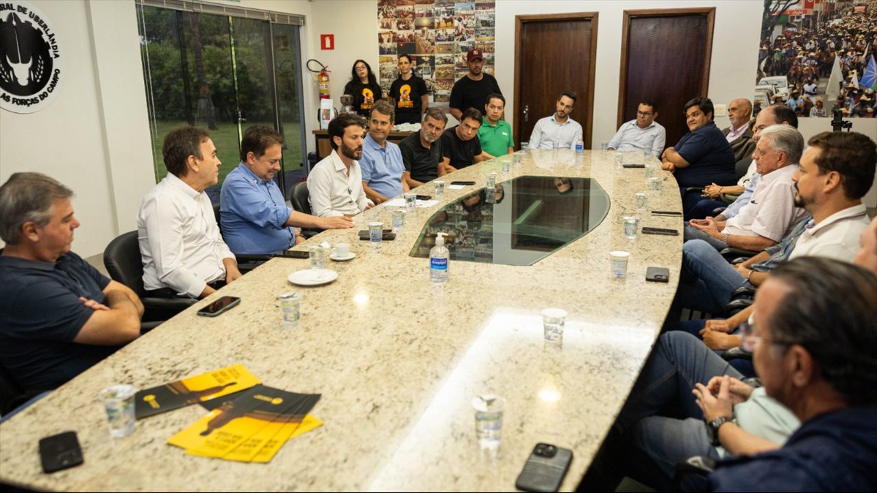 Governo de Minas debate com empresários futuro do setor produtivo no Triângulo