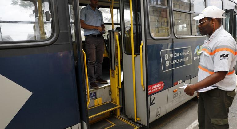 Fiscalização da PBH em portas de garagem reduz em 80% os ônibus irregulares