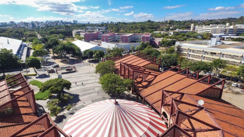 Fim da Greve na UFMG: Professores Aprovam Acordo, Enquanto Movimento Persiste em Outras Federais