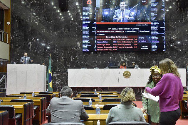 Debate Aceso no Plenário Sobre Projeto de Lei sobre Aborto