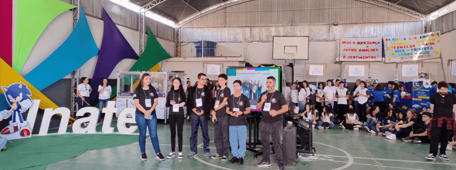 Estudantes do Ensino Médio em Tempo Integral Compartilham Experiências em Intercâmbio Escolar