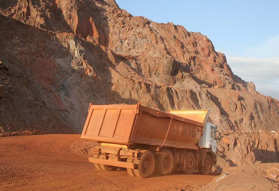 A PF realiza operação contra a mineração ilegal em Minas Gerais; duas empresas tiveram suas atividades suspensas