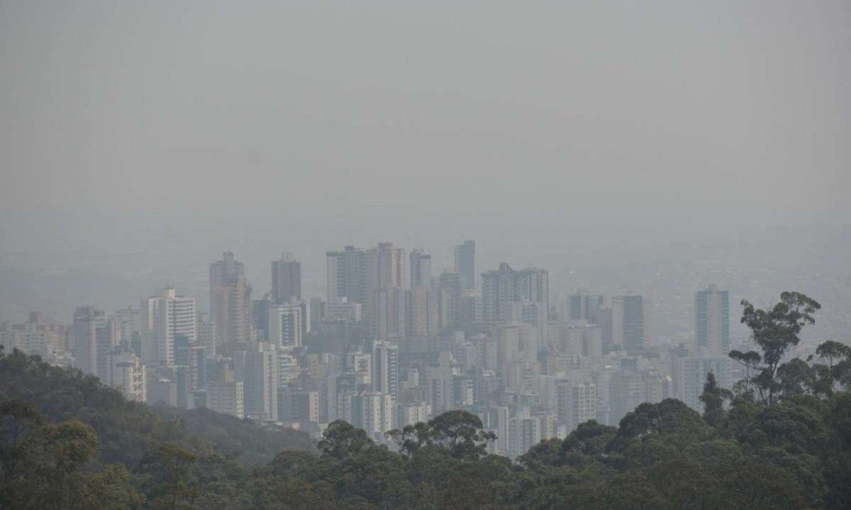 Minas Registra Mais de 400 Incêndios em Apenas 24 Horas