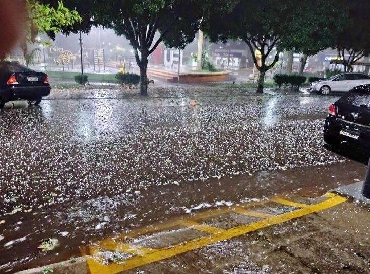 Em MG, 122 cidades estão em estado de alerta para granizo e tempestades