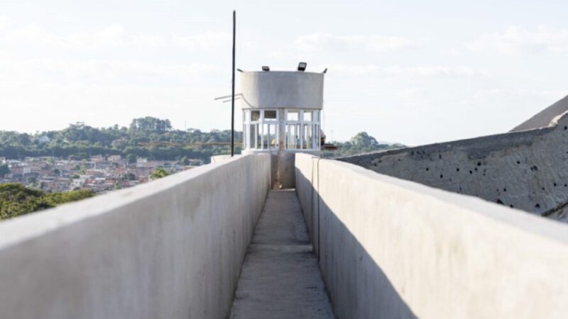 Governo de Minas conclui obras de reforma das muralhas e guaritas do maior presídio do estado