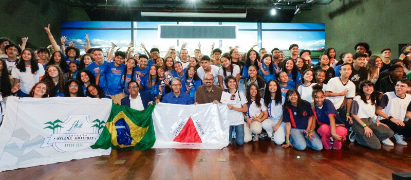 Governo de Minas garante intercâmbio para 150 estudantes da rede pública pelo Passaporte Mineiro do Conhecimento