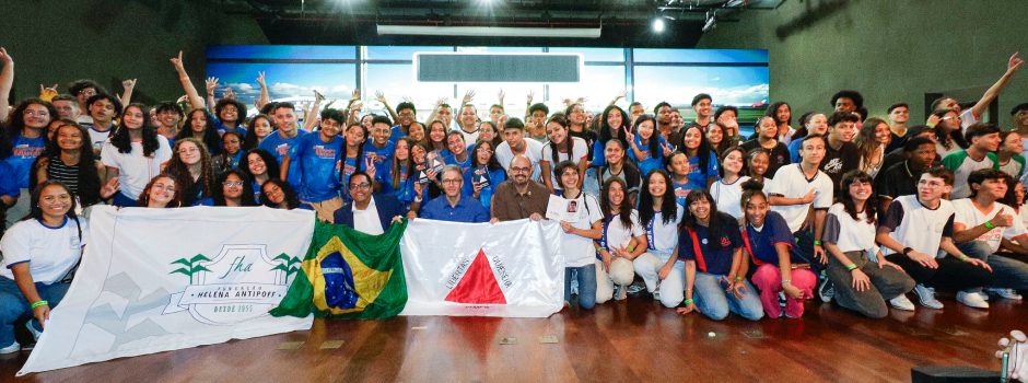 Governo de Minas garante intercâmbio para 150 estudantes da rede pública pelo Passaporte Mineiro do Conhecimento