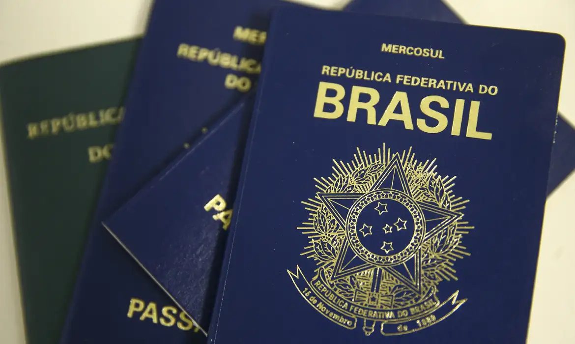 Aumento da taxa de emissão de passaporte: Governo Federal estuda possibilidade